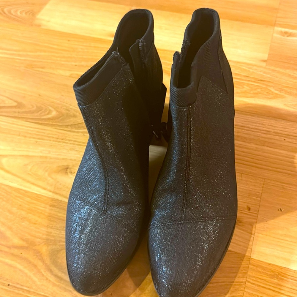 NWT TOMS Black Shimmer Loren Ankle Boot - Women BOOTIE size 9